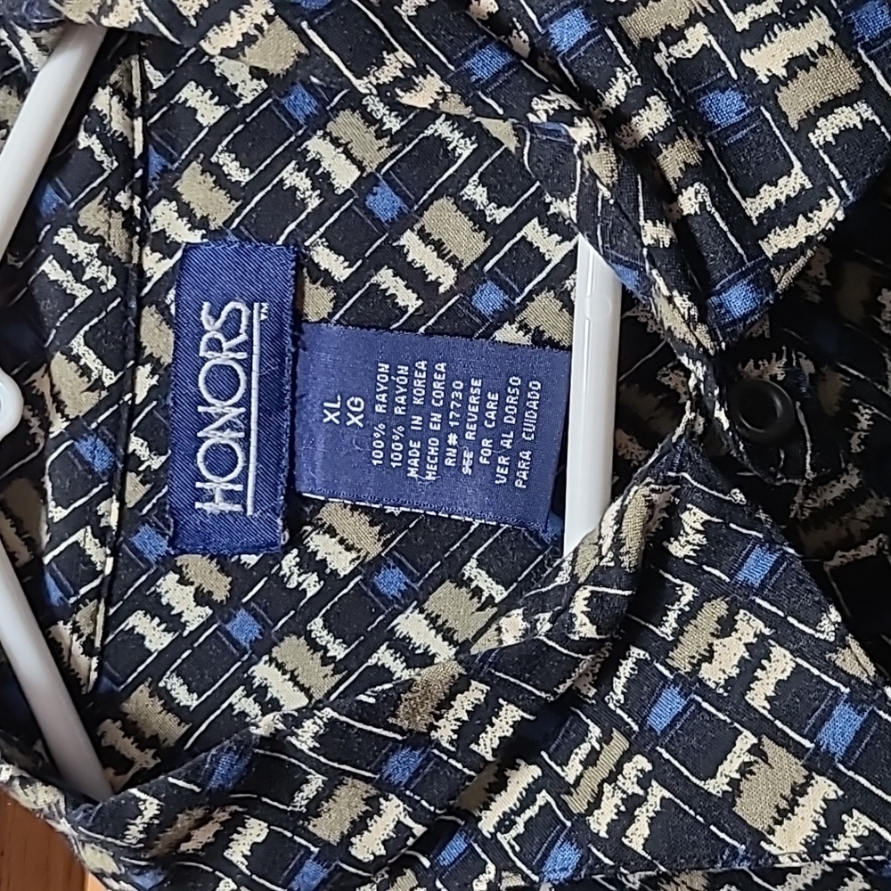 Men's Short Sleeve Button Down Shirt - Picture 2 of 5